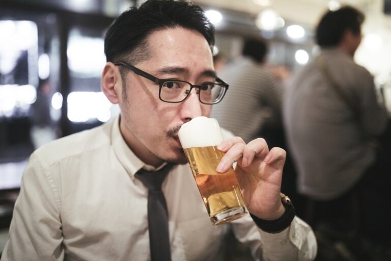 Read more about the article お酒の飲み過ぎが原因となる身体への影響